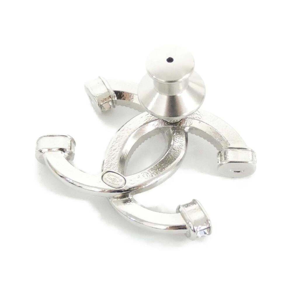 CHANEL White Brooch - Picture 2 of 3
